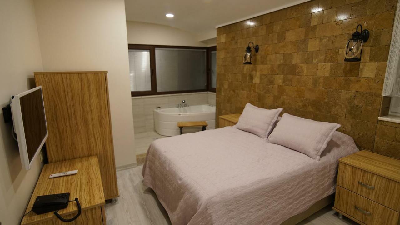 Castle Nolana Hotel Geredeli Ngoại thất bức ảnh
