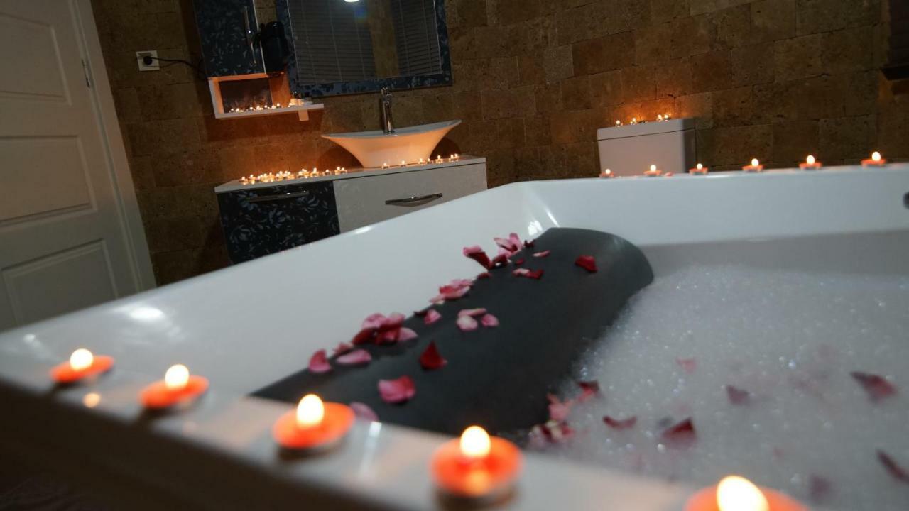 Castle Nolana Hotel Geredeli Ngoại thất bức ảnh