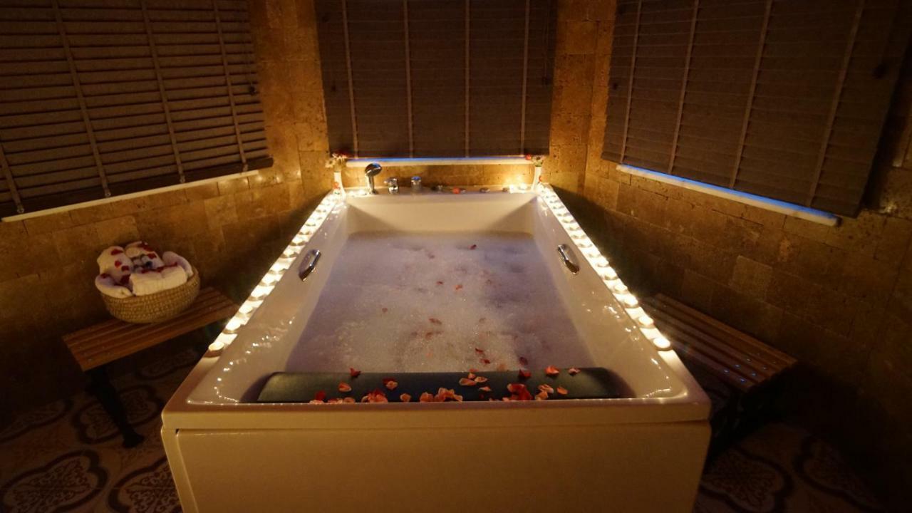 Castle Nolana Hotel Geredeli Ngoại thất bức ảnh